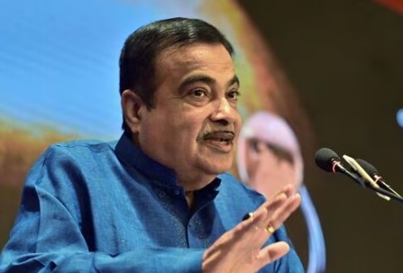 चुनाव रैली में भाषण के दौरान बेहोश हुए केंद्रीय मंत्री नितिन गडकरी