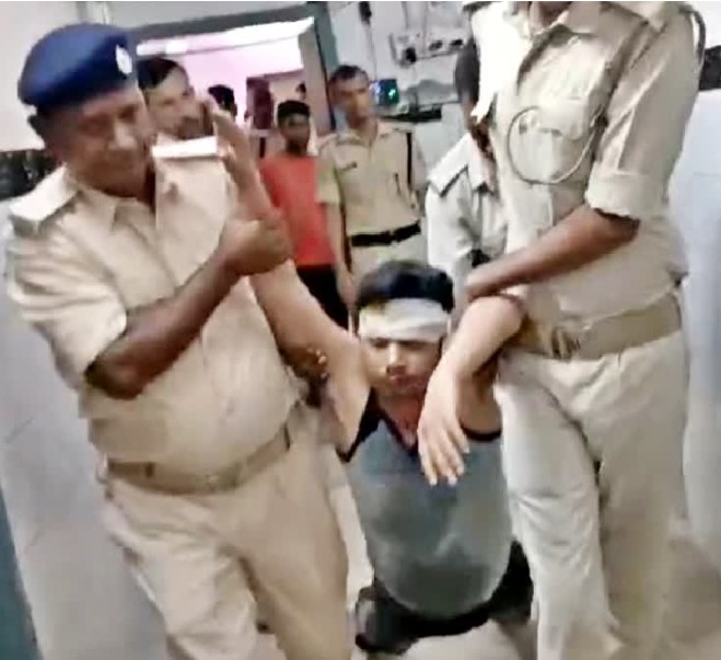 शराब के नशे में धुत डॉक्टर का हंगामा, सीनियर के साथ मारपीट;  अस्पताल से उठाकर ले गई पुलिस