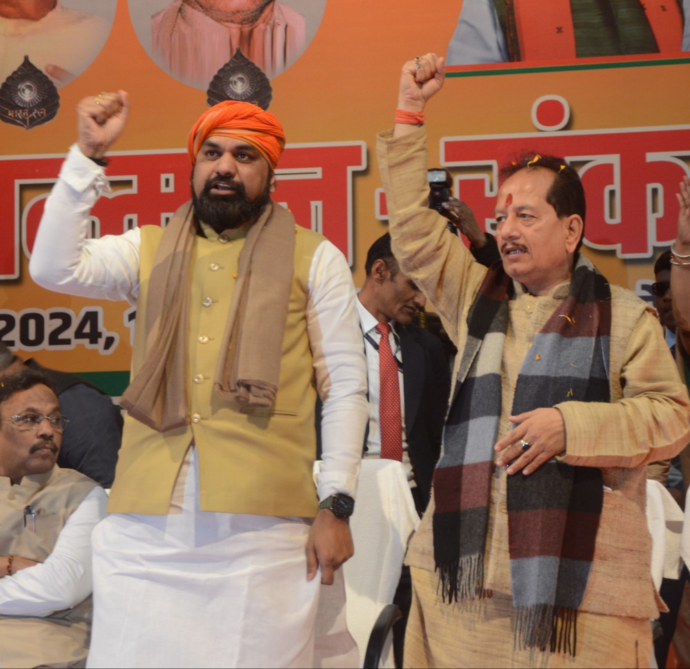 भाजपा नेताओं का लालू को जवाब, अपने नाम के आगे लिखा ‘मोदी का परिवार’