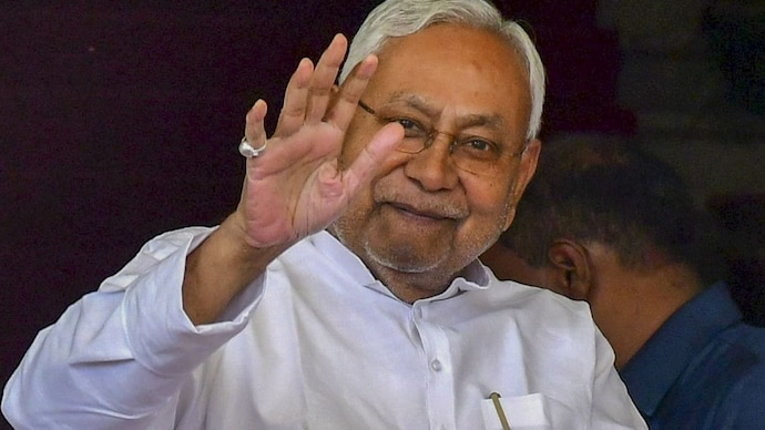 बिहार में अब हर महीने की 10 तारीख को मिलेगी पेंशन,1227 करोड़ रुपये लाभार्थियों के खातों में स्थानांतरित