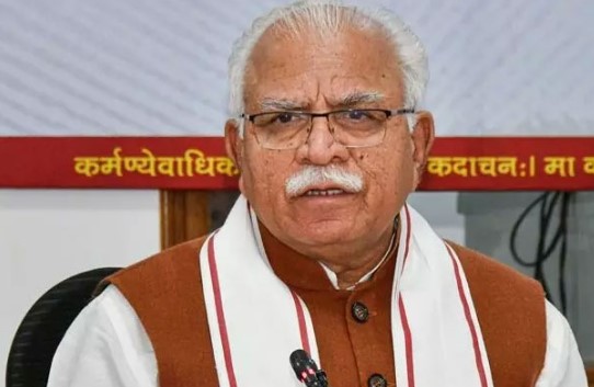 हरियाणा के मुख्यमंत्री खट्टर और कैबिनेट मंत्रियों ने राज्यपाल को सौंपा इस्तीफा