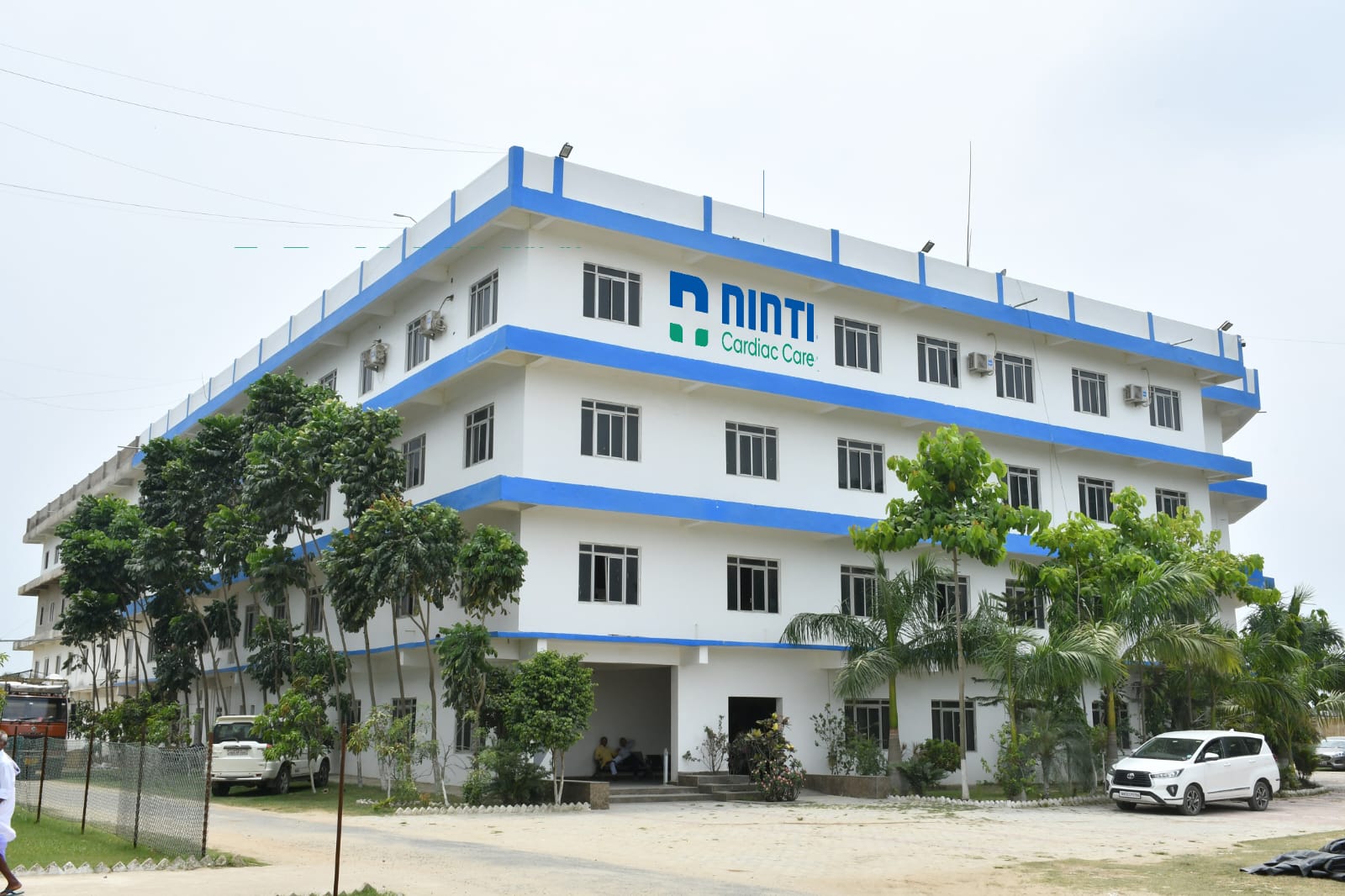 सीने में तेज दर्द के बाद आया अटैक, एंजियोप्लास्टी करा टहलते हुए घर पहुंचे मंसूर