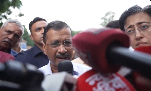 जेल से बाहर आ गया हूं, दिल्ली की जनता चिंता ना करे; CM आतिशी के सामने ये क्या बोल गए अरविंद केजरीवाल? 
