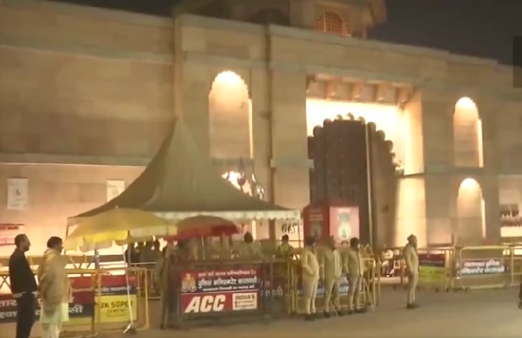 जुमे की नमाज को लेकर वाराणसी में हाई अलर्ट, चप्पे चप्पे पर पुलिस तैनात