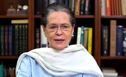 खुद को महान मानकर देश, लोकतंत्र की मर्यादा का चीरहरण कर रहे हैं मोदी: सोनिया गांधी