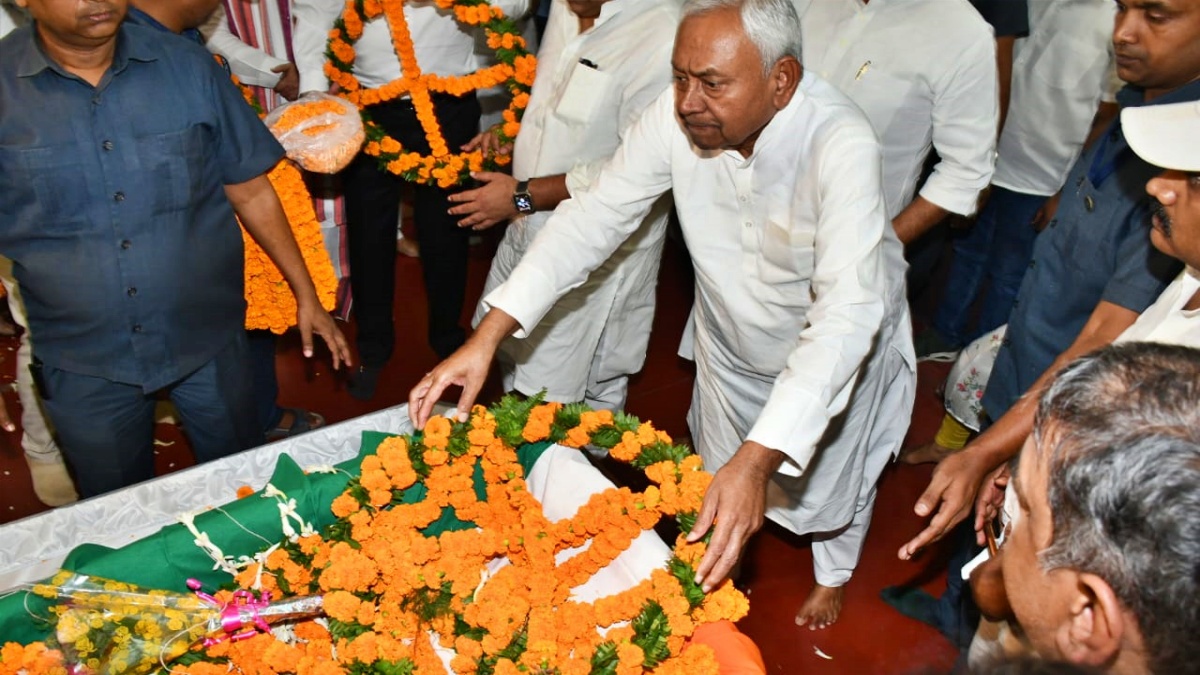 दिल्ली से पटना लाया गया शारदा सिन्हा का पार्थिव शरीर, कल राजकीय सम्मान के साथ होगा अंतिम संस्कार