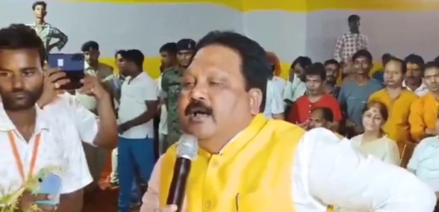 अररिया में रहना है तो हिंदू बनना होगा... गिरिराज सिंह की यात्रा में BJP सांसद का विवादित बयान