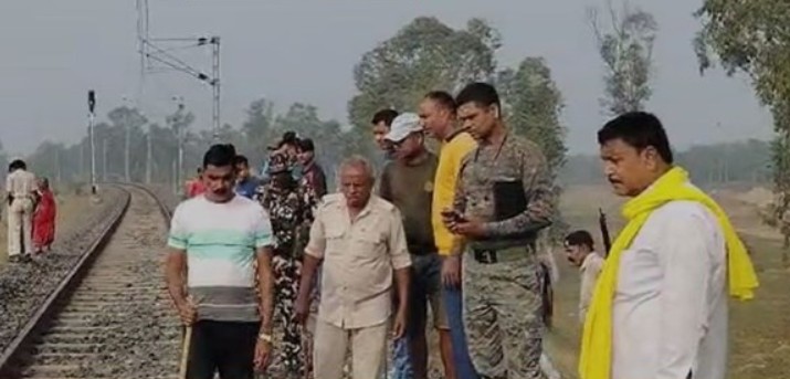 घरेलू विवाद में महिला ने उठाया खौफनाक कदम, 5 साल के बेटे के साथ ट्रेन के आगे कूदी; मौत