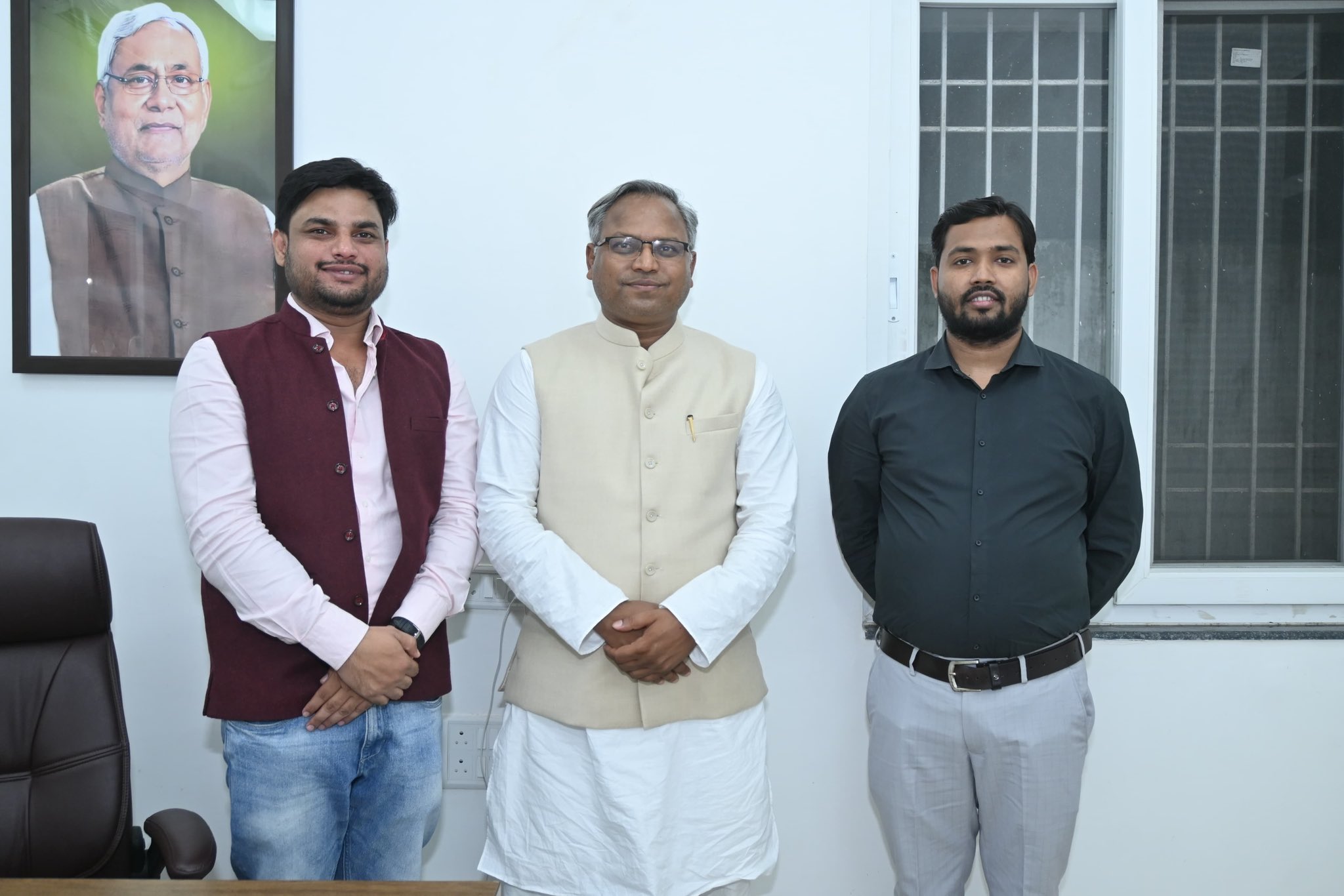 जेडीयू का दामन थामेंगे खान सर? नीतीश कुमार के बाद मनीष वर्मा से मिले, अटकलें तेज