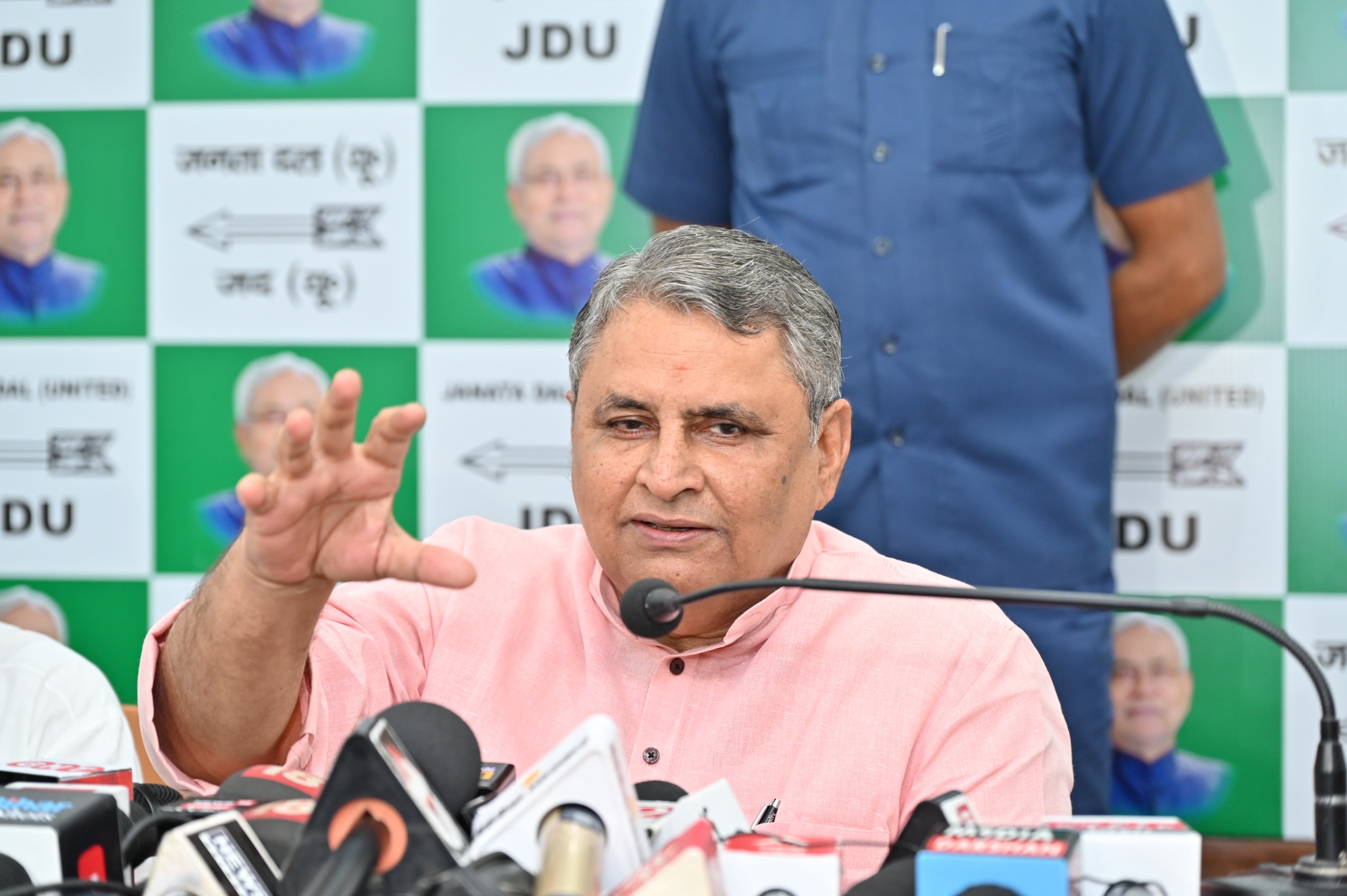 नीतीश कुमार को सुशासन के लिए किसी सुझाव की जरूरत नहीं, जेडीयू का सुशील मोदी पर पलटवार