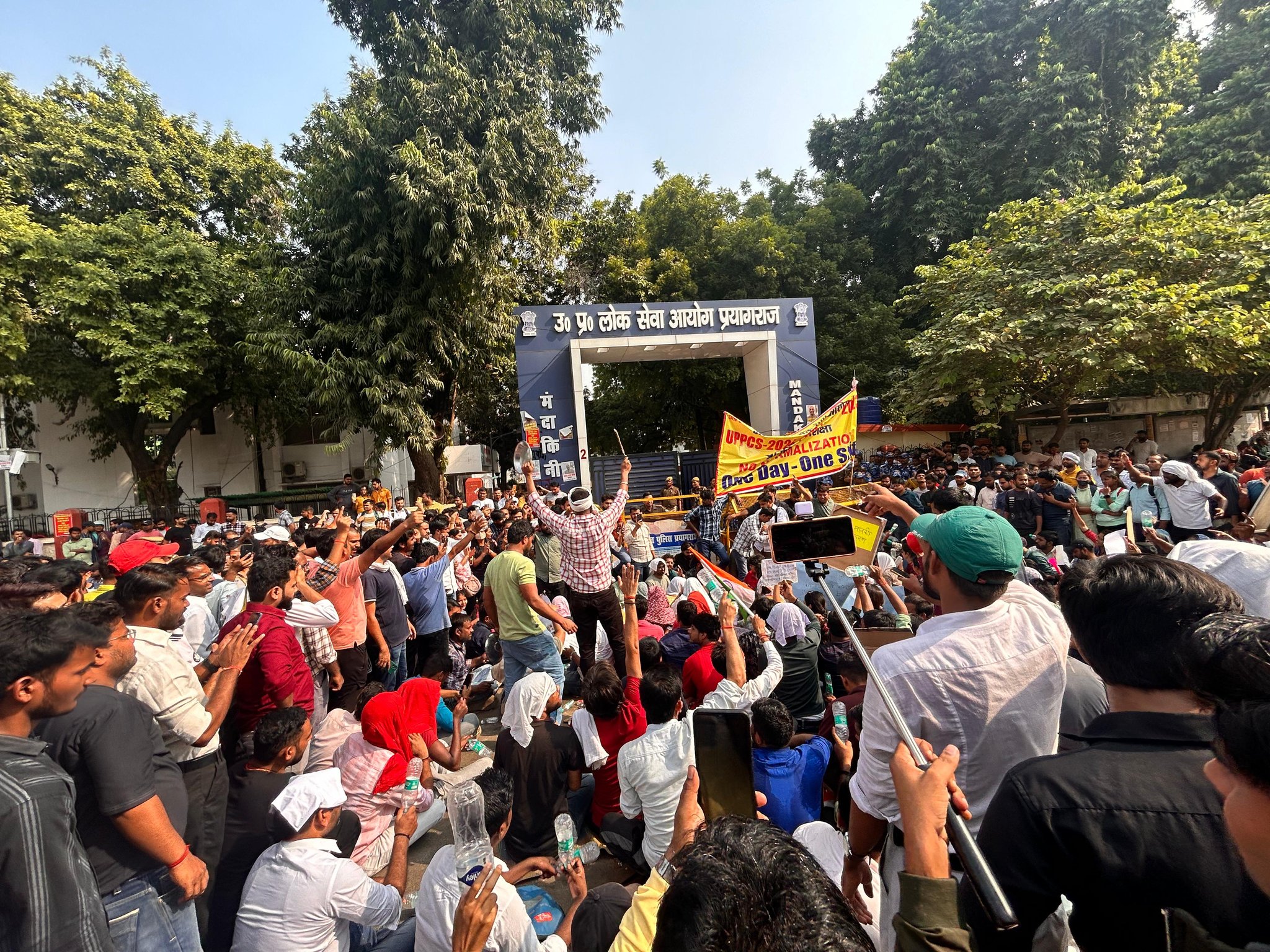 प्रयागराज में छात्र आंदोलन के आगे झुकी UPPSC, फैसला लिया वापस; एक दिन में होगी परीक्षा