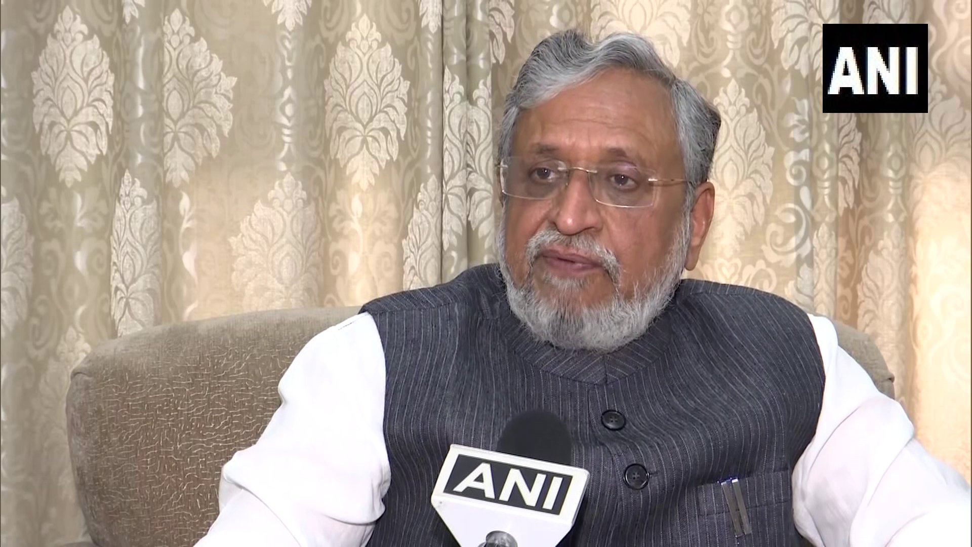 लालू प्रसाद ने रेलवे को मुनाफा कराया तो 90 हजार करोड़ कहां गए: सुशील मोदी