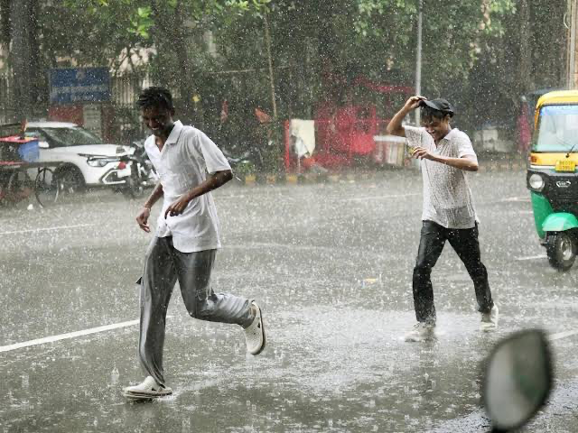 मानसून फिर सक्रिय, 20 जिलों में आंधी-बारिश का अलर्ट, 5 जिलों में भारी बारिश की चेतावनी