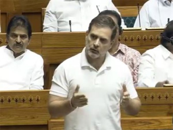 मोदी सरकार ने देश को ‘चक्रव्यूह’ की तरह ‘कमलव्यूह’ में फंसा दिया, संसद में बोले राहुल गांधी