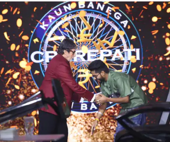 KBC की हॉटसीट पर बैठने के लिये श्रीम शर्मा ने रखा 97 दिन का रखा उपवास, अमिताभ ने रसमलाई खिलाकर तुड़वाया व्रत