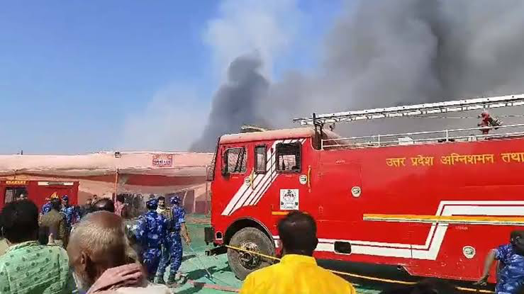 महाकुंभ मेला में दो स्थानों पर लगी आग, फायर ब्रिगेड की मुस्तैदी से बड़ा हादसा टला |