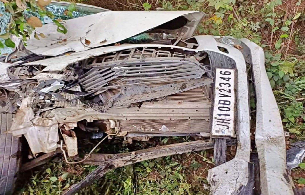 औरंगाबाद में कार और स्कार्पियो के बीच जोरदार टक्कर, दंपति की मौत; 3 बच्चे घायल