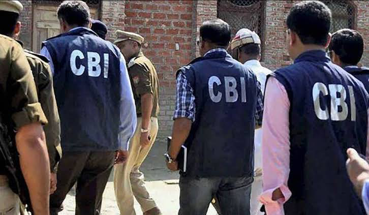 पटना में IRS अफसर समेत तीन आयकर कर्मी गिरफ्तार, 2 लाख रुपये रिश्वत लेते पकड़े गए