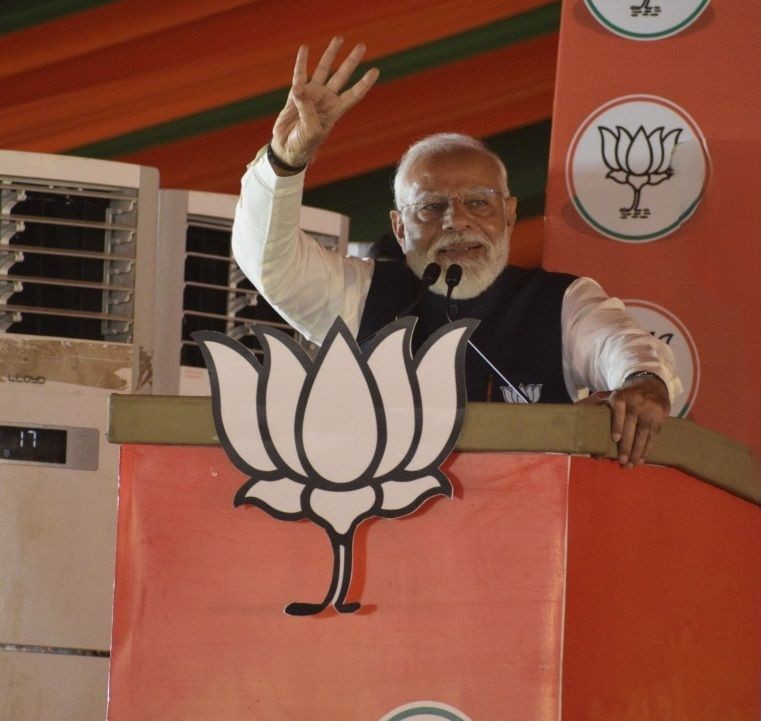राम लला को फिर से तंबू में भेजने की साजिश रच रही कांग्रेस: पीएम मोदी