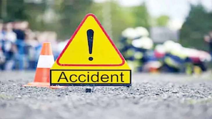 जौनपुर में ट्रक ने कार को मारी टक्कर, एक ही परिवार के 6 सदस्यों की मौत