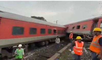 झारखंड में हावड़ा-मुंबई मेल के 18 कोच पटरी से उतरे, 2 लोगों की मौत; रेस्क्यू ऑपरेशन जारी 