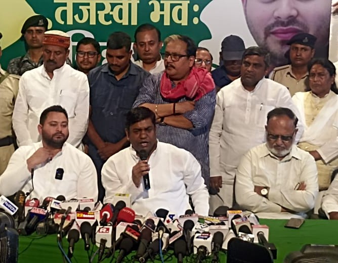 महागठबंधन में लौटे मुकेश सहनी, RJD ने दी वीआईपी को 3 सीटें; BJP ने बोला हमला