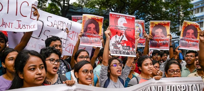 कोलकाता रेप-मर्डर को लेकर फूटा गुस्सा, RIMS के जूनियर डॉक्टर हड़ताल पर