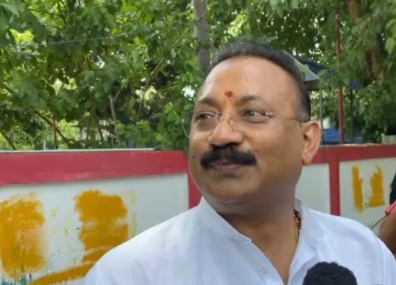 बढ़ती उम्र में इन्हें छोड़ दीजिए... अशोक चौधरी की कविता पर गरमाई राजनीति, निशाने पर नीतीश कुमार या कोई और?