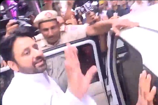 दिल्ली वक्फ बोर्ड मनी लॉन्ड्रिंग मामले में AAP विधायक अमानतुल्लाह खान गिरफ्तार,  ED ने 5 घंटे की पूछताछ के बाद किया अरेस्ट