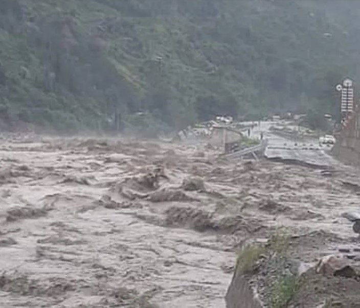 हिमाचल में बादल फटने और बाढ़ आने से एक की मौत, 45 लोग लापता; हाइड्रो पॉवर प्रोजेक्ट भी डैमेज