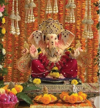 गणपति बप्पा मोरया... पटना में गणपति को पहनाया 30 लाख का रत्न जड़ित मुकुट, राम मंदिर की तर्ज पर बना पंडाल