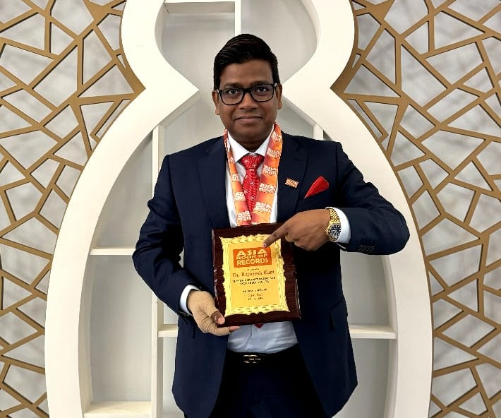 डॉ रजनीश कांत दुबई में एशिया बुक ऑफ रिकॉर्ड से सम्मानित 