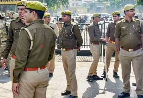 सीतापुर में थाने के इंस्पेक्टर समेत 28 पुलिसकर्मी लाइन हाजिर, क्या है पूरा मामला?
