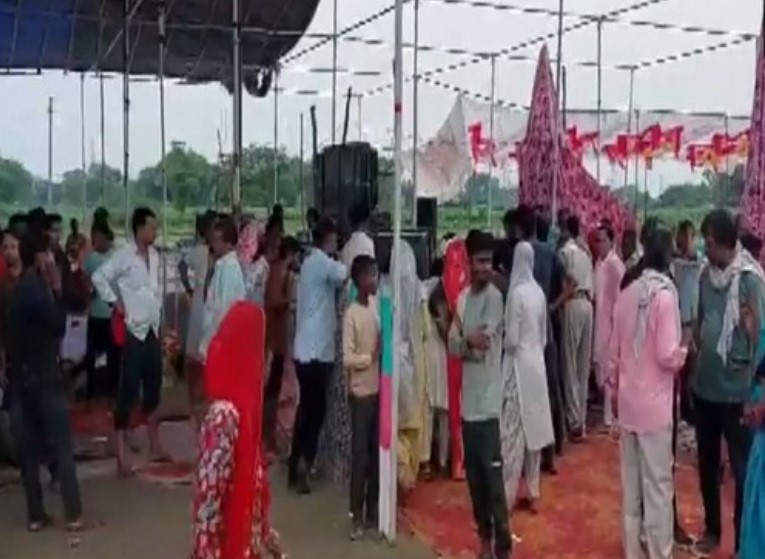 हाथरस हादसा: मृतकों की संख्या 121 पहुंची,आयोजकों पर FIR; 80 हजार लोगों के पहुंचने की अनुमति ली; 2.5 लाख पहुंचे श्रद्धालु