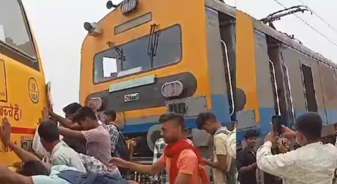 रेलवे ट्रैक पर फंसी स्कूल बस, सामने से आई धड़धड़ाती ट्रेन; रुक गई सभी की सांसें