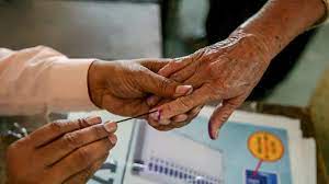 महाराष्ट्र चुनावः मालाबार हिल में 260 वरिष्ठ नागरिकों ने घर से किया मतदान