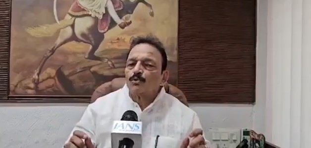 चुनाव आयोग तो... नरेंद्र मोदी के बंगले के बाहर बैठ गई है, महाराष्ट्र कांग्रेस नेता भाई जगताप के बिगड़े बोल