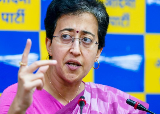 दिल्ली में 15 अगस्त पर आतिशी नहीं फहराएंगी झंडा, LG ने अशोक गहलोत को किया नॉमिनेट