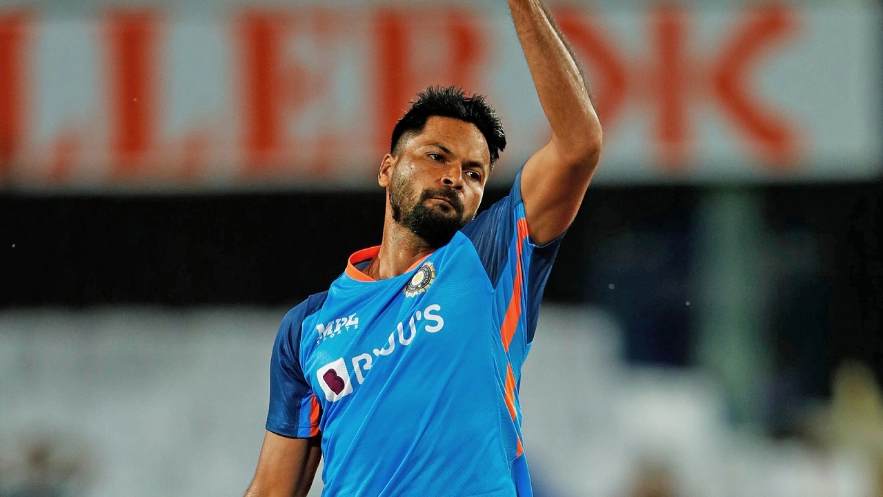 IPL 2025 में बिहार के क्रिकेटर मुकेश कुमार पर बरसा पैसा, दिल्ली कैपिटल्स ने 8 करोड़ में खरीदा