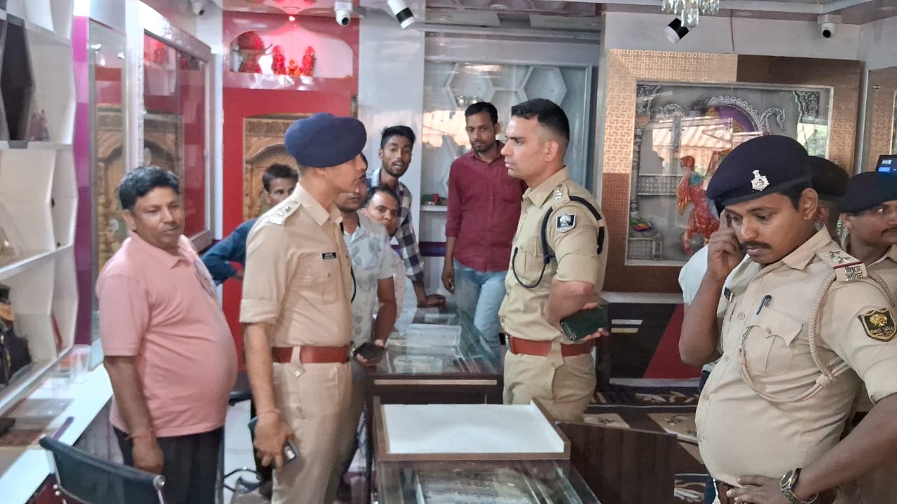 मुजफ्फरपुर में बेखौफ अपराधी, 9 मिनट में लूटे 51 लाख के गहने
