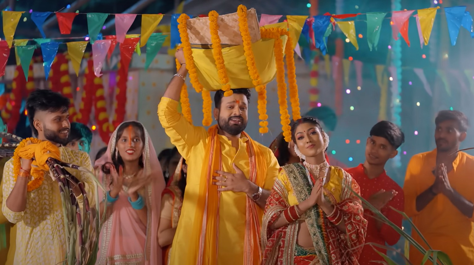 रितेश पांडेय-प्रियंका सिंह का छठ पूजा गीत 'चलऽ छठी घाटे हो' रिलीज के साथ हुआ वायरल