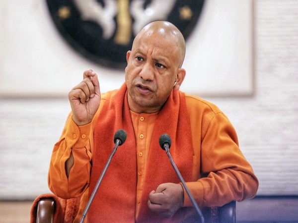 इंडी गठबंधन लोगों को जाति, धर्म में बांटकर देश को लूटना चाहता है: योगी आदित्यनाथ