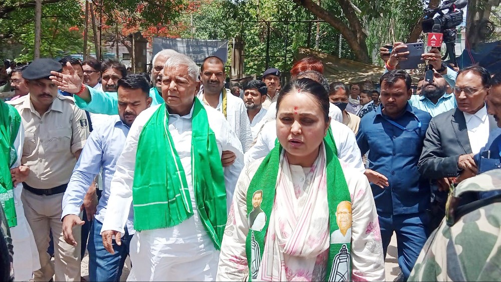 आरजेडी प्रमुख लालू यादव की बेटी रोहिणी आचार्य के पास कितनी संपत्ति है? जानिए