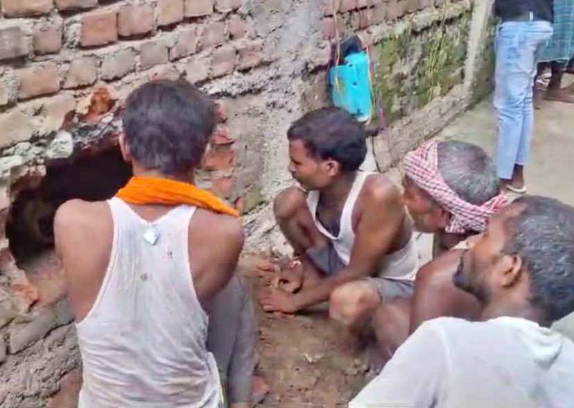 पटना में दर्दनाक हादसा, सेप्टिक टैंक की सेंटरिंग खोलने उतरे 4 मजदूरों की मौत; दम घुटने से गई जान