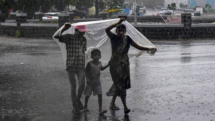 पटना में मौसम ने ली करवट: तेज गरजन के साथ बारिश, लोगों को मिली गर्मी से राहत 