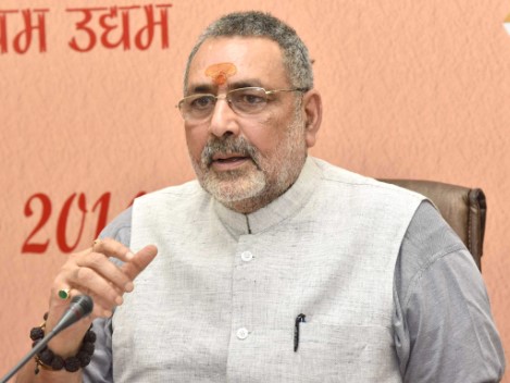 मंत्रालय संभालते ही तेजस्वी यादव पर बरसे गिरिराज सिंह, कहा- संसद गुंडागर्दी के लिए नहीं है