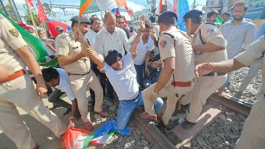 बिहार में महागठबंधन का चक्का जाम: मतदाता सूची पुनरीक्षण के खिलाफ व्यापक विरोध, राहुल-तेजस्वी सड़कों पर