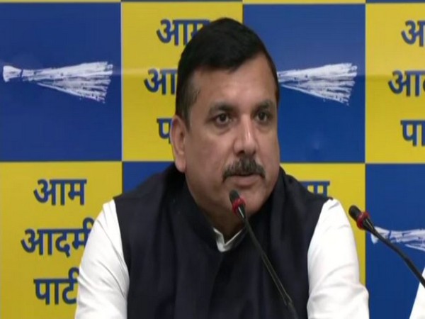 केजरीवाल की गिरफ्तारी के विरोध में आप नेताओं ने किया सामूहिक अनशन, बीजेपी पर बोला हमला