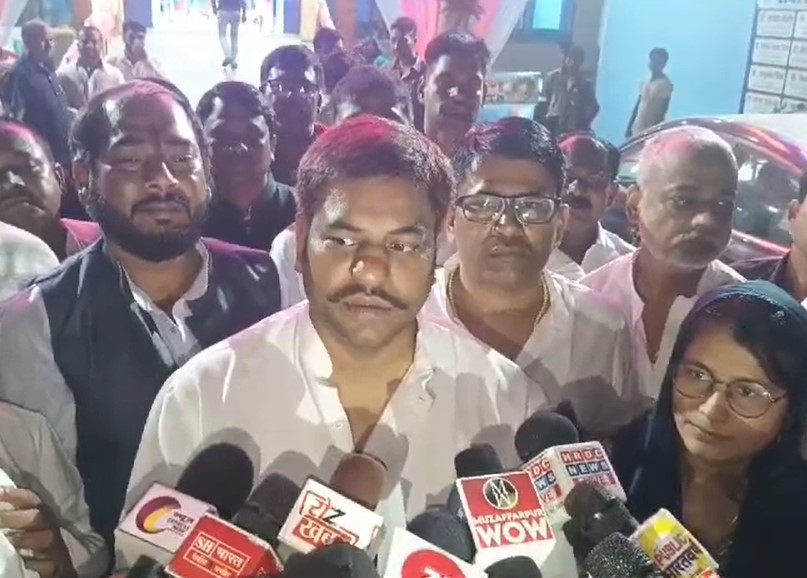 क्राइम कंट्रोल करने के लिए योगी सरकार से सीख लें, मुकेश सहनी की बिहार CM को नसीहत