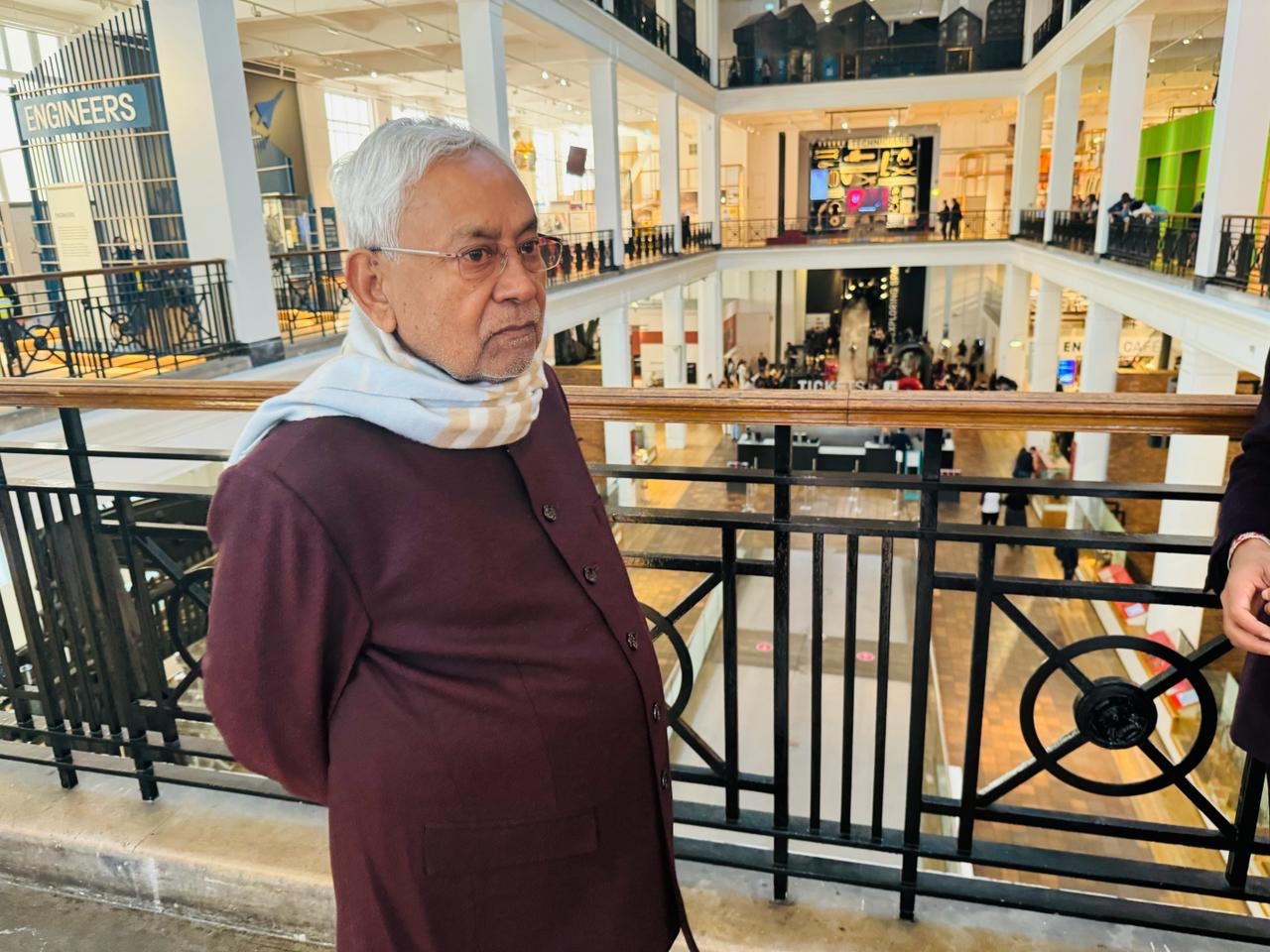 लंदन पहुंचे नीतीश कुमार, साइंस म्यूजियम का किया दौरा